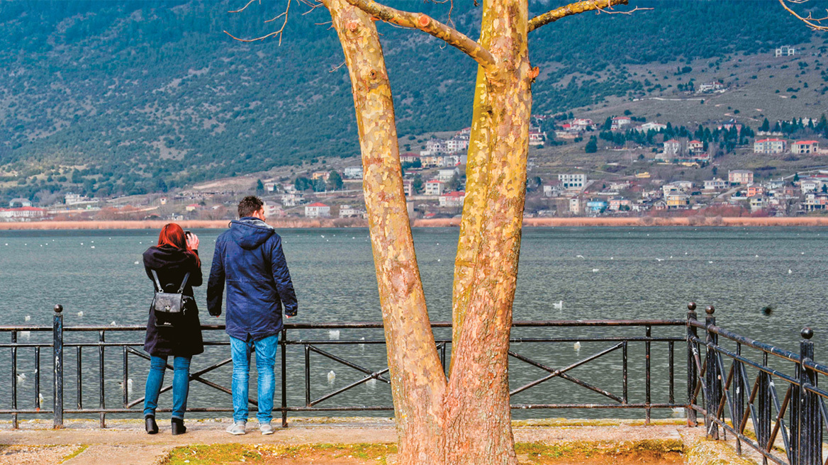 Επιχειρηματίας από τα Ιωάννινα έβαλε να ρίξουν στη λίμνη την έγκυο σύντροφό του