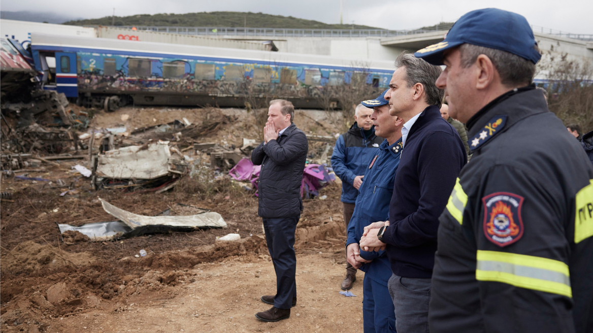 Σύγκρουση τρένων στη Λάρισα: Αγωνία για τον αριθμό των αγνοουμένων, 72 τραυματίες και 40 οι νεκροί