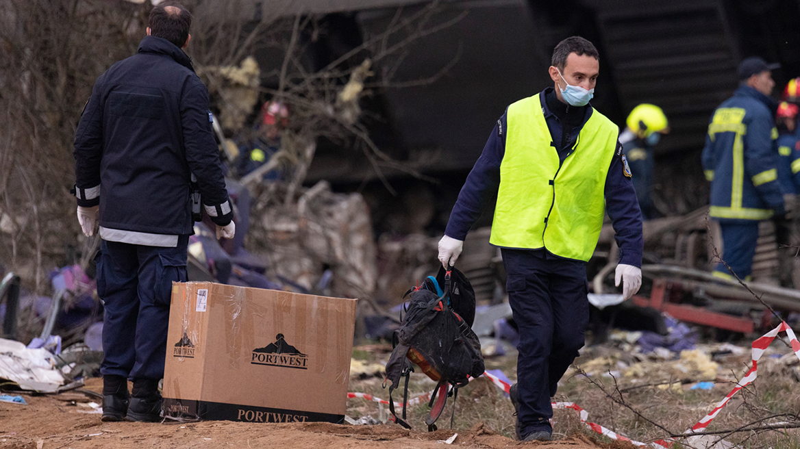 Σύγκρουση τρένων: Ανατριχιαστικά βίντεο λίγο μετά την μετωπική στα Τέμπη