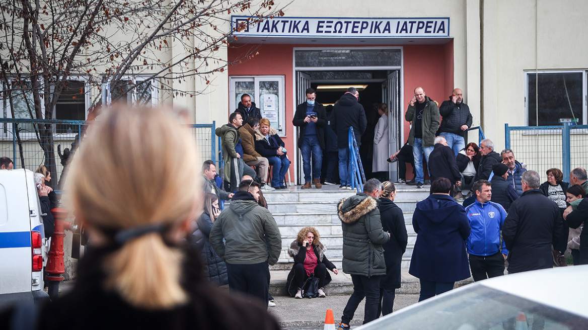 Σύγκρουση τρένων στη Λάρισα: Στους 38 οι νεκροί, 24 οι αγνοούμενοι - Δύσκολη η αναγνώριση των σορών