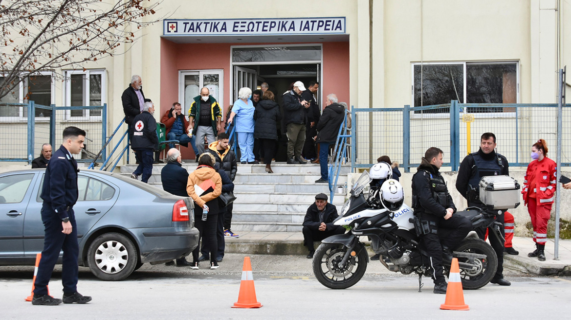 Σύγκρουση τρένων: Τραγικές στιγμές για τους συγγενείς των θυμάτων - Πώς γίνεται η αναγνώριση 