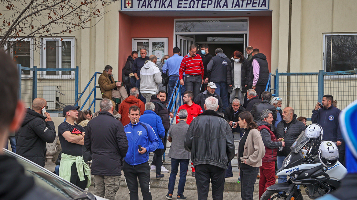 Σύγκρουση τρένων στη Λάρισα: Δεν έχουν ταυτοποιηθεί 36 σοροί - Από τατουάζ, ρούχα ή μέσω DNA η αναγνώριση πολλών από τα θύματα