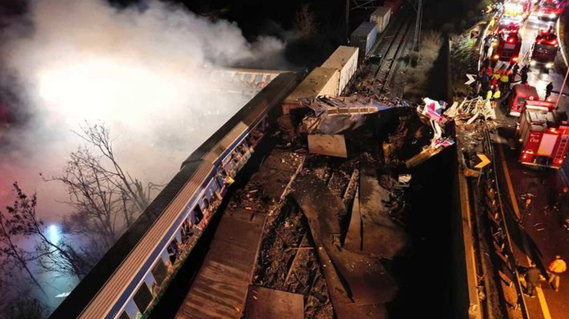 Σύγκρουση τρένων στη Λάρισα - Άλλη μια συγκινητική ιστορία: Νεαρός κατάφερε να σώσει 16 συνεπιβάτες του