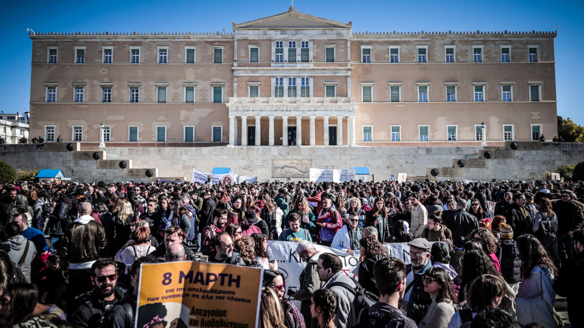 Καλλιτέχνες: Μετατρέπουν τη σημερινή συγκέντρωσή τους στο Σύνταγμα σε διαμαρτυρία για τα θύματα του δυστυχήματος στα Τέμπτη