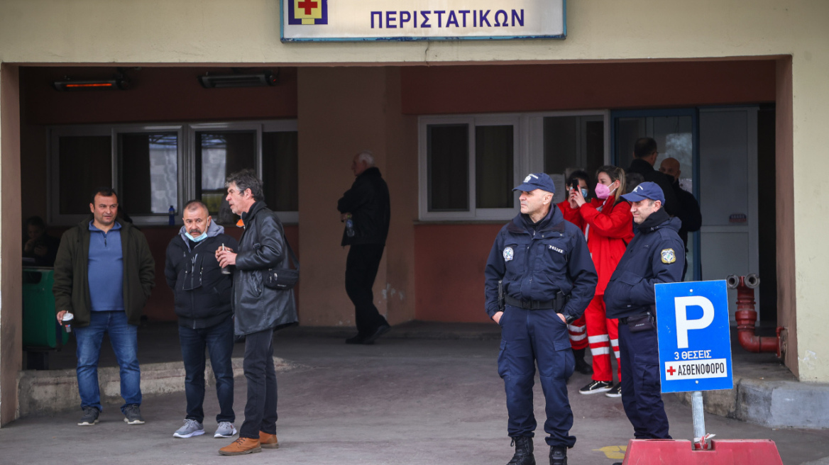 Σύγκρουση τρένων στα Τέμπη: Το μεσημέρι τα πρώτα πιστοποιητικά θανάτου - Το πρωτόκολλο μαζικών καταστροφών που εφαρμόστηκε