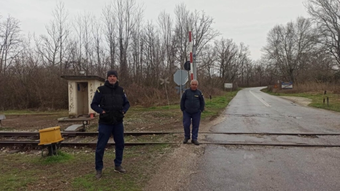 ΕΡΤ: Εταιρεία σεκιούριτι φυλάει σιδηροδρομική διάβαση στις Σέρρες