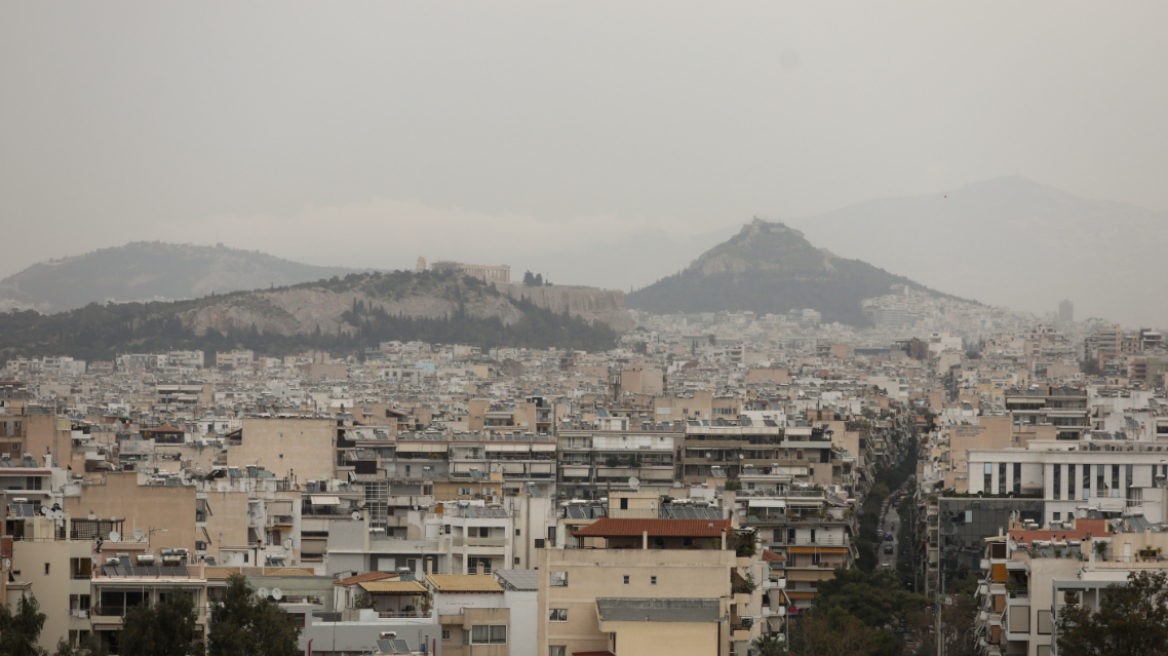 Καιρός: Βροχές και αυξημένες συγκεντρώσεις σκόνης σήμερα κυρίως στα νότια