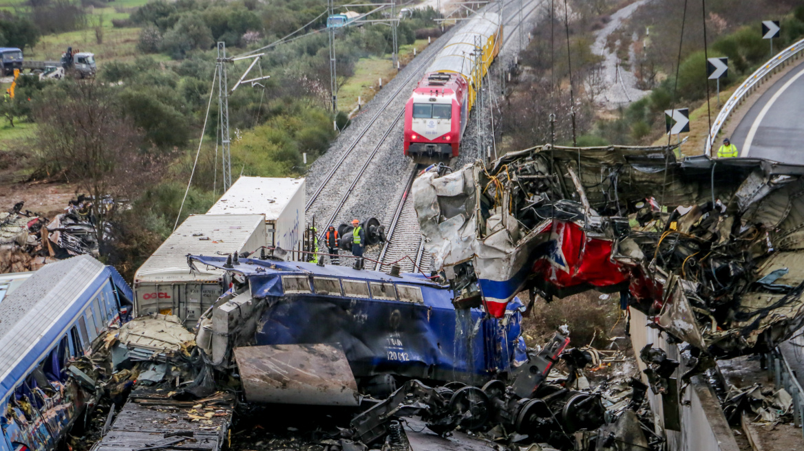 Σύγκρουση τρένων στη Λάρισα: «Αδιανόητο να κυκλοφορούν τρένα με μεγάλες ταχύτητες χωρίς δικλείδες ασφαλείας», λέει καθηγητής