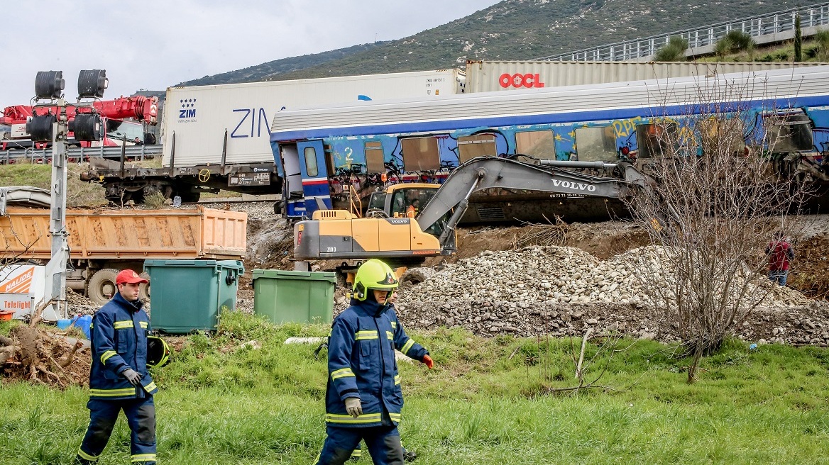 Σύγκρουση τρένων: Κοινό πόρισμα των ιατροδικαστών για τα θύματα της τραγωδίας στα Τέμπη