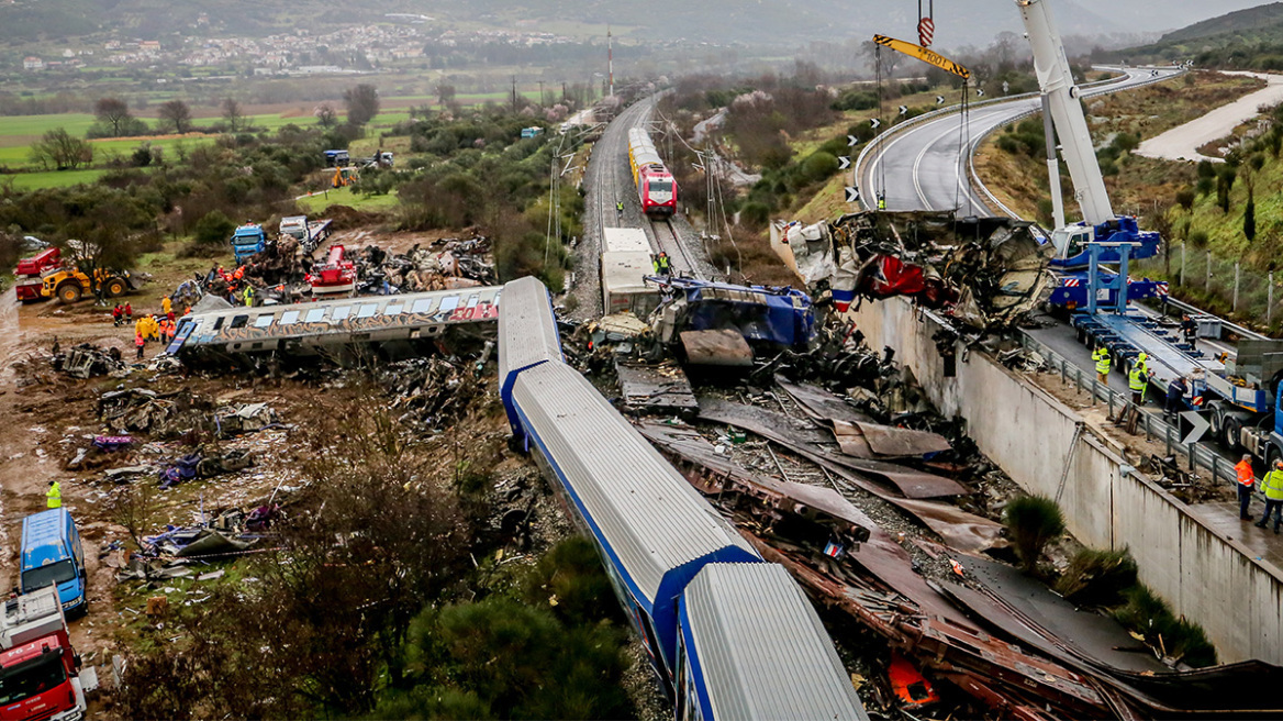 Σύγκρουση τρένων στη Λάρισα: «Ο σταθμάρχης δεν ήταν στη θέση του την ώρα του δυστυχήματος», καταγγέλλει δικηγόρος επιζώντα