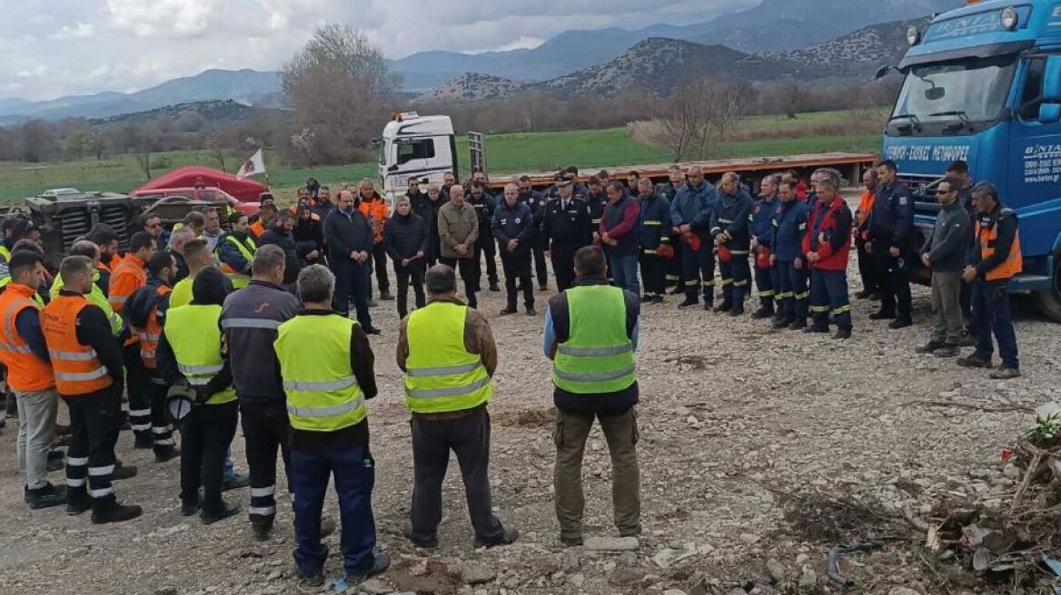 Σύγκρουση τρένων στη Λάρισα: Φόρος τιμής στους νεκρούς στα Τέμπη - Δείτε φωτογραφίες