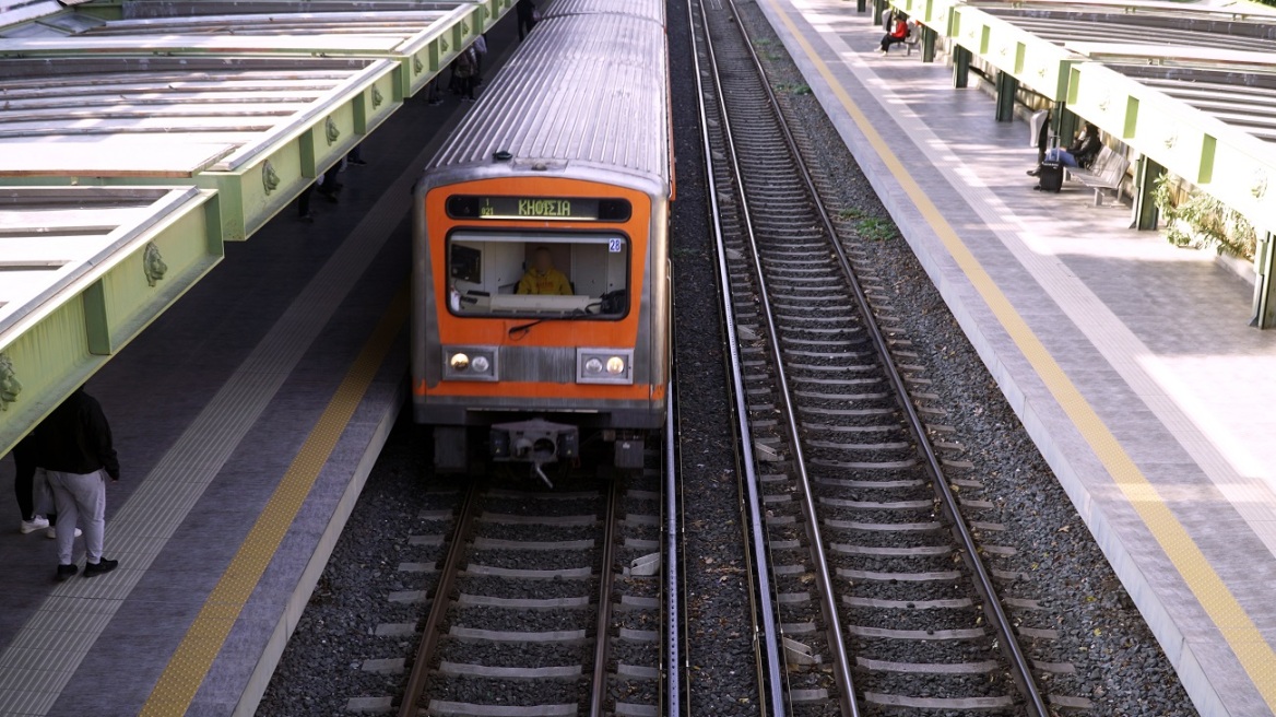 Απεργία για τα Τέμπη: Πώς θα κινηθούν Μετρό, ΗΣΑΠ, Τραμ - Τι ισχύει για σχολεία, φαρμακεία