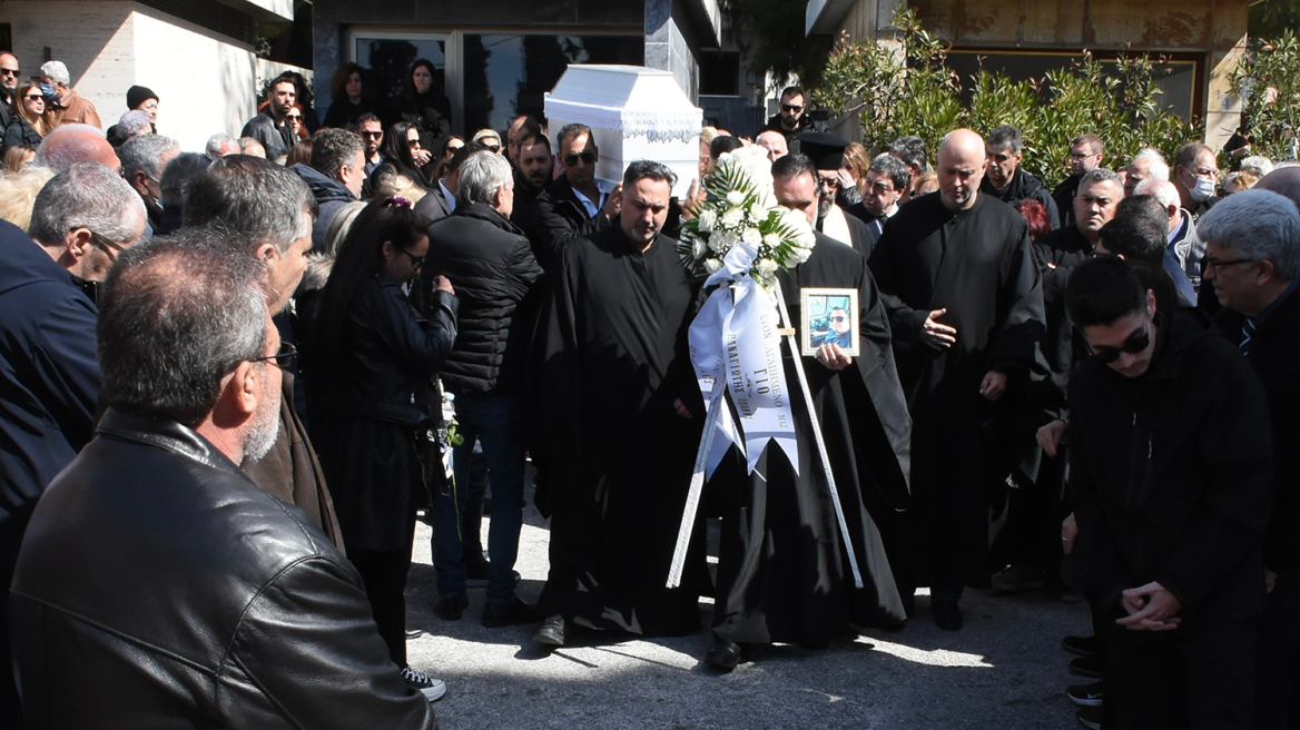 Σύγκρουση τρένων στα Τέμπη: «Έφυγε από αυτό που αγάπησε» - Ο αποχαιρετισμός του πατέρα του στον μηχανοδηγό Σπύρο Βούλγαρη