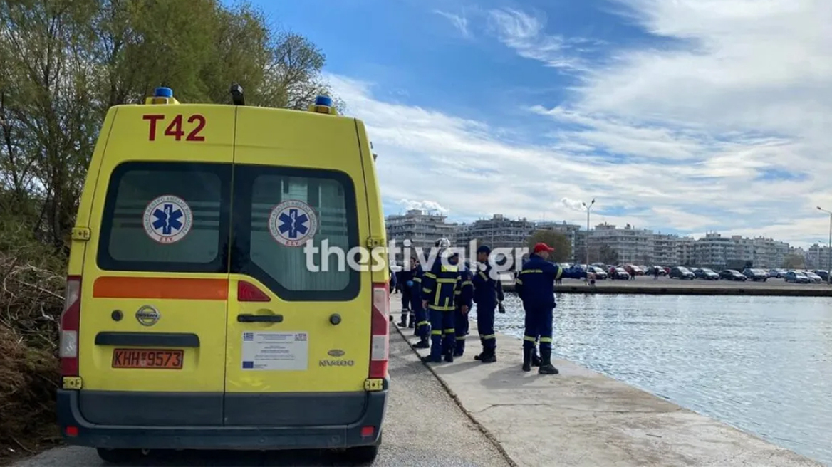 Θεσσαλονίκη: Έδεσε τα χέρα του στο τιμόνι με χειροπέδες και αυτοκτόνησε πέφτοντας στον Θερμαϊκό