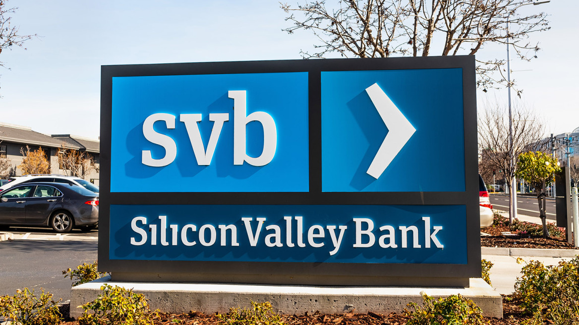 Silicon Valley Bank: Χάθηκαν $465 δισ. από τις τραπεζικές μετοχές σε δύο μέρες