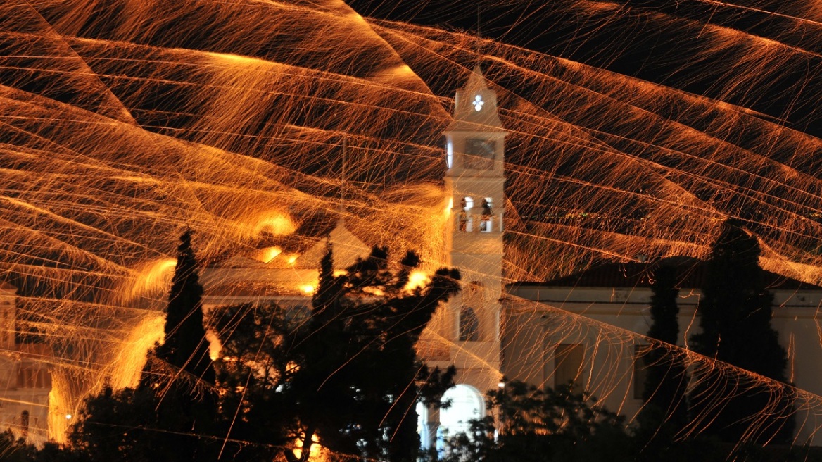 Χίος: Να σταματήσει το έθιμο του ρουκετοπόλεμου το Πάσχα ζητούν οι κάτοικοι