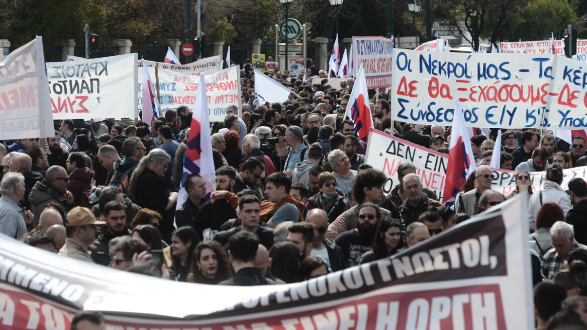 Πανελλαδικές συγκεντρώσεις για τα Τέμπη: 15.000 άτομα διαδήλωσαν στο Σύνταγμα για τα Τέμπη