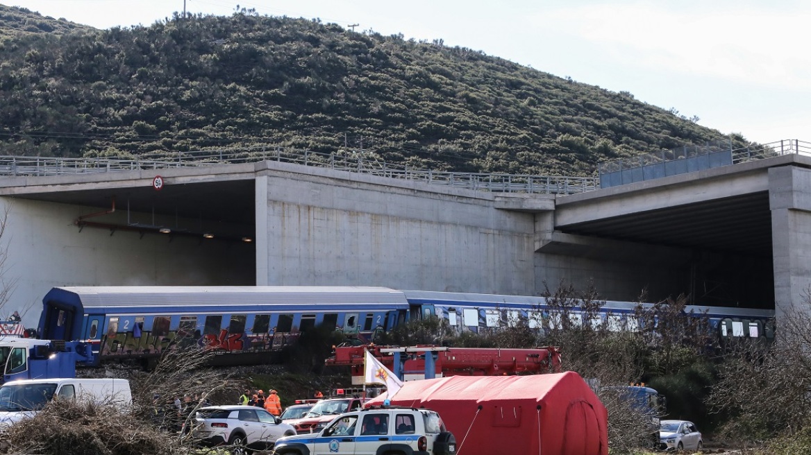 Σύγκρουση τρένων: «Ένιωσα ένα ρίγος όταν πέρασε το τρένο, ήταν η ψυχή της», λέει συγκινημένη αδερφή θύματος