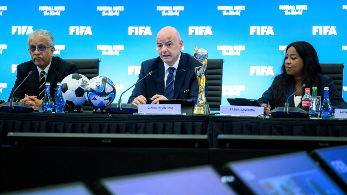 FIFA: Επανεκλογή Ινφαντίνο με υποσχέσεις για τρελά έσοδα και ανώτατο όριο μισθών