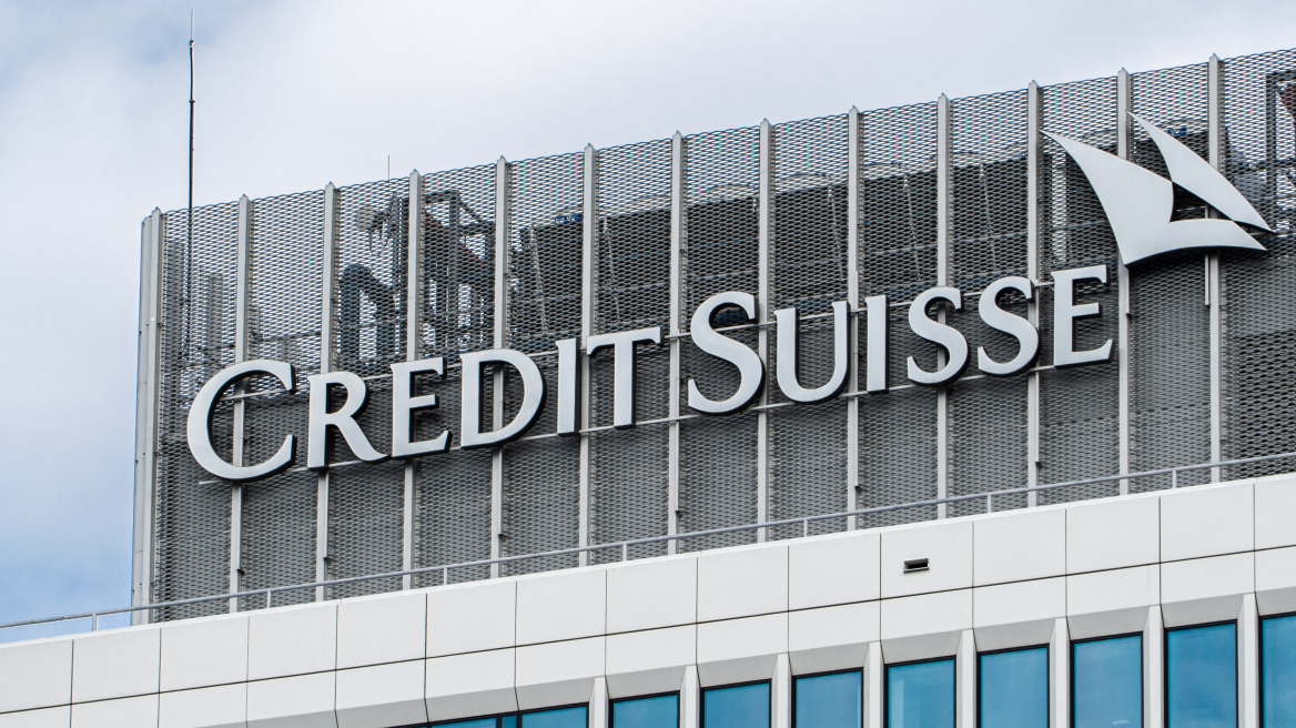 Bloomberg: Credit Suisse και UBS αντιδρούν στα σενάρια αναγκαστικού «γάμου»