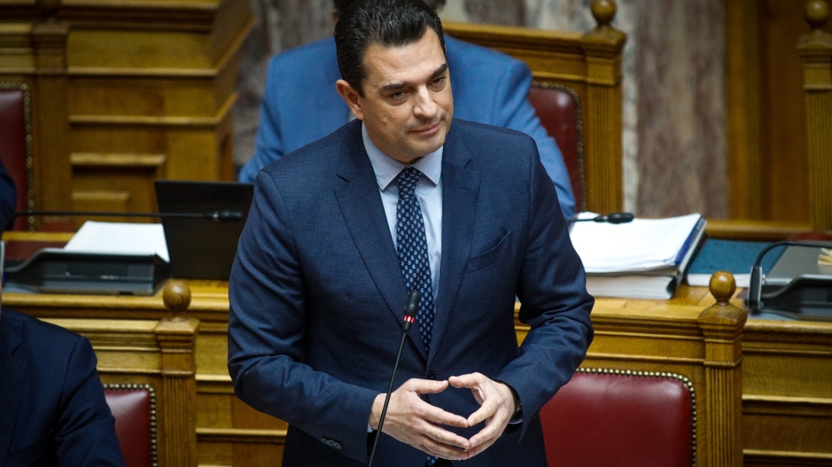 Σκρέκας: Μόνο οι δημόσιοι και δημοτικοί οργανισμοί ύδρευσης είναι πάροχοι νερού