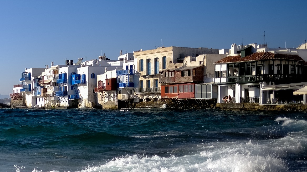 Δήμος Μυκόνου: Η απαγόρευση δόμησης να επεκταθεί και στις οικοδομικές άδειες μεγάλων τουριστικών υποδοχέων