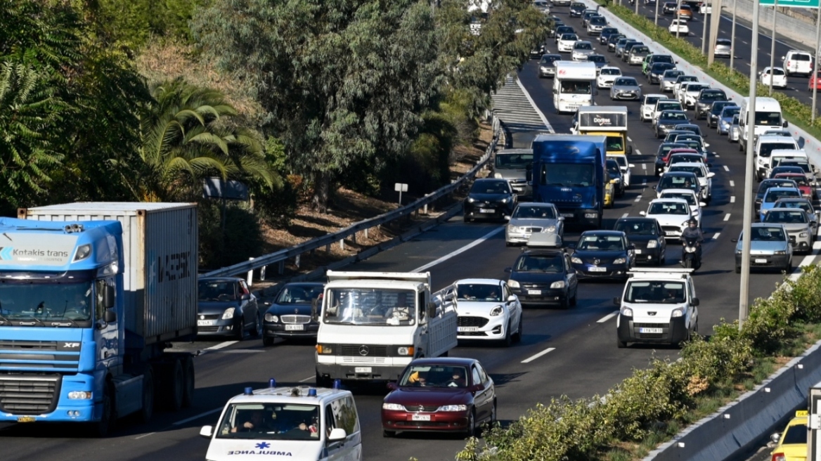 Κίνηση στους δρόμους: Δύσκολος ο Κηφισός μετά από δύο τροχαία  - Πού αλλού έχει κίνηση