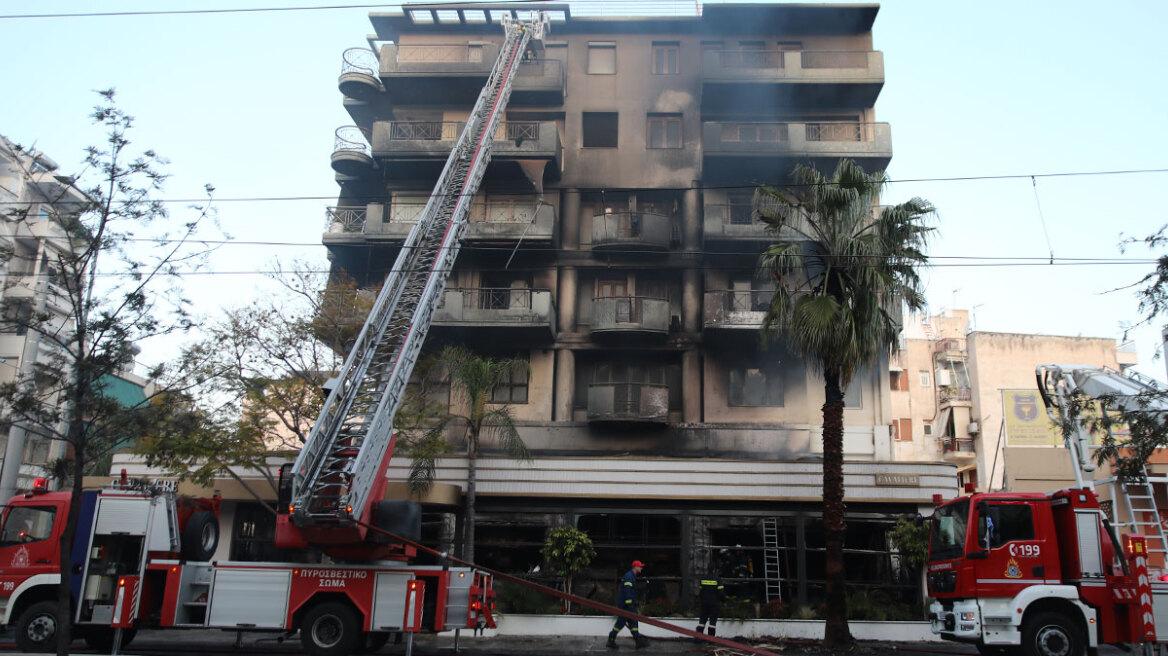 Νέα Σμύρνη: Ένας τραυματίας από φωτιά σε εστιατόριο - Καταγγελίες για εμπρησμό