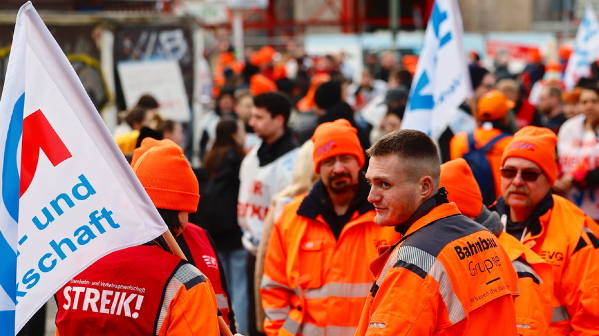 Γερμανία: Χάος στις συγκοινωνίες λόγω της απεργίας σε σιδηροδρόμους, αεροδρόμια και λιμάνια