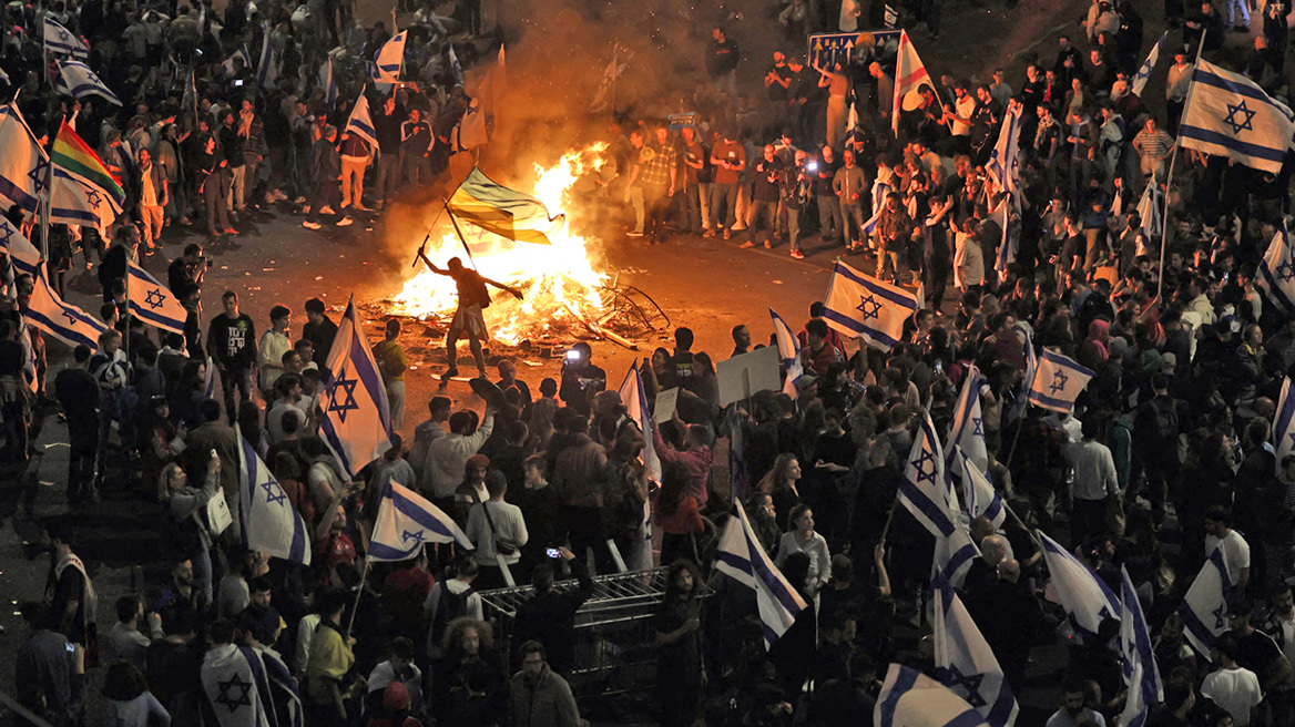 «Εμφύλιος» στο Ισραήλ για τη μεταρρύθμιση του δικαστικού συστήματος - Σε απεργίες καλούν τα συνδικάτα