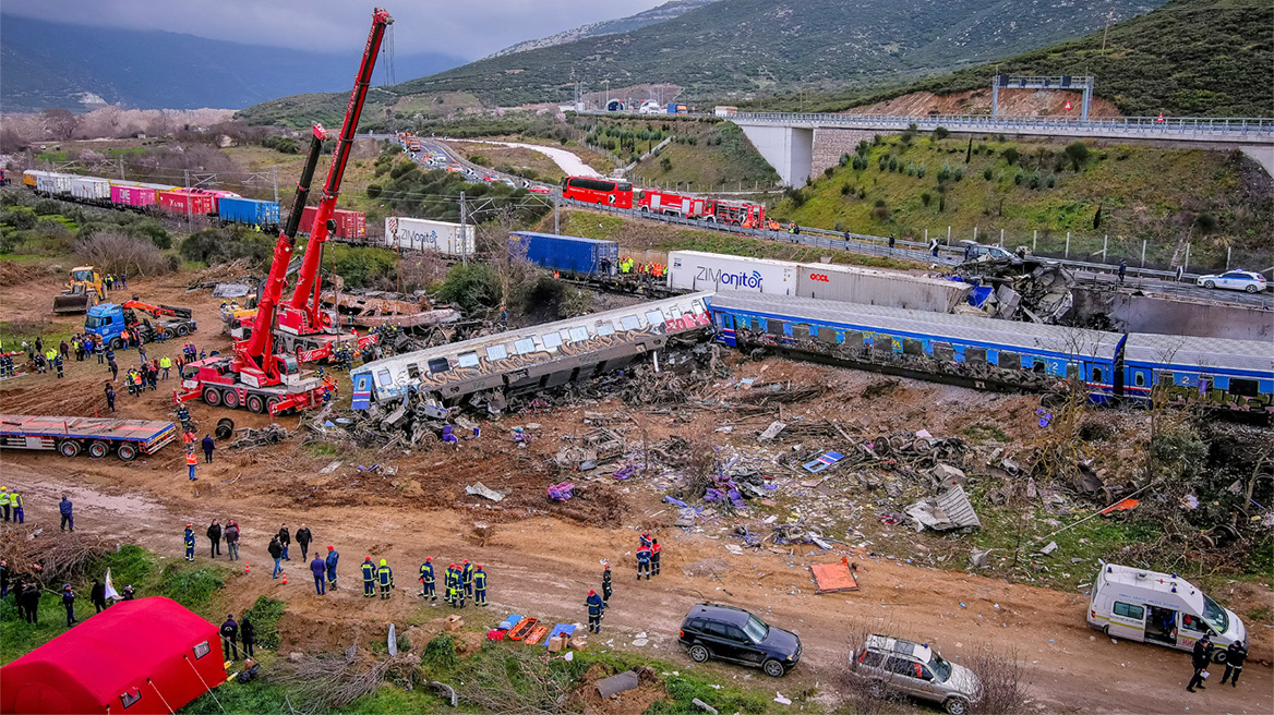 Τέμπη: Μη φυσιολογική η έκρηξη στη σύγκρουση των τρένων λένε οι πραγματογνώμονες των οικογενειών