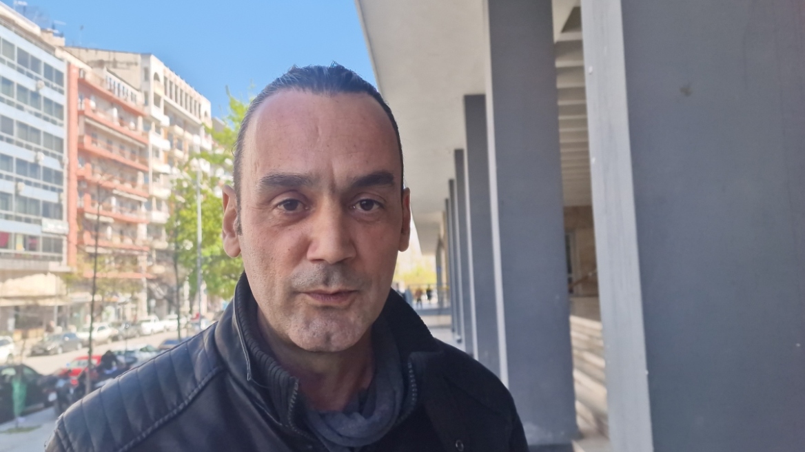 Θεσσαλονίκη: «Φοβάμαι αν αφεθεί ελεύθερος» λέει το θύμα του 65χρονου «σαμουράι»