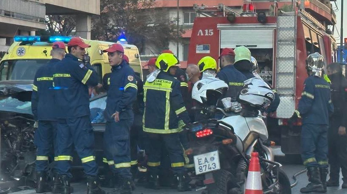 Tροχαίο στη Μεσογείων: Νεκρός ο 30χρονος οδηγός - Δύο τραυματίες από τη σύγκρουση