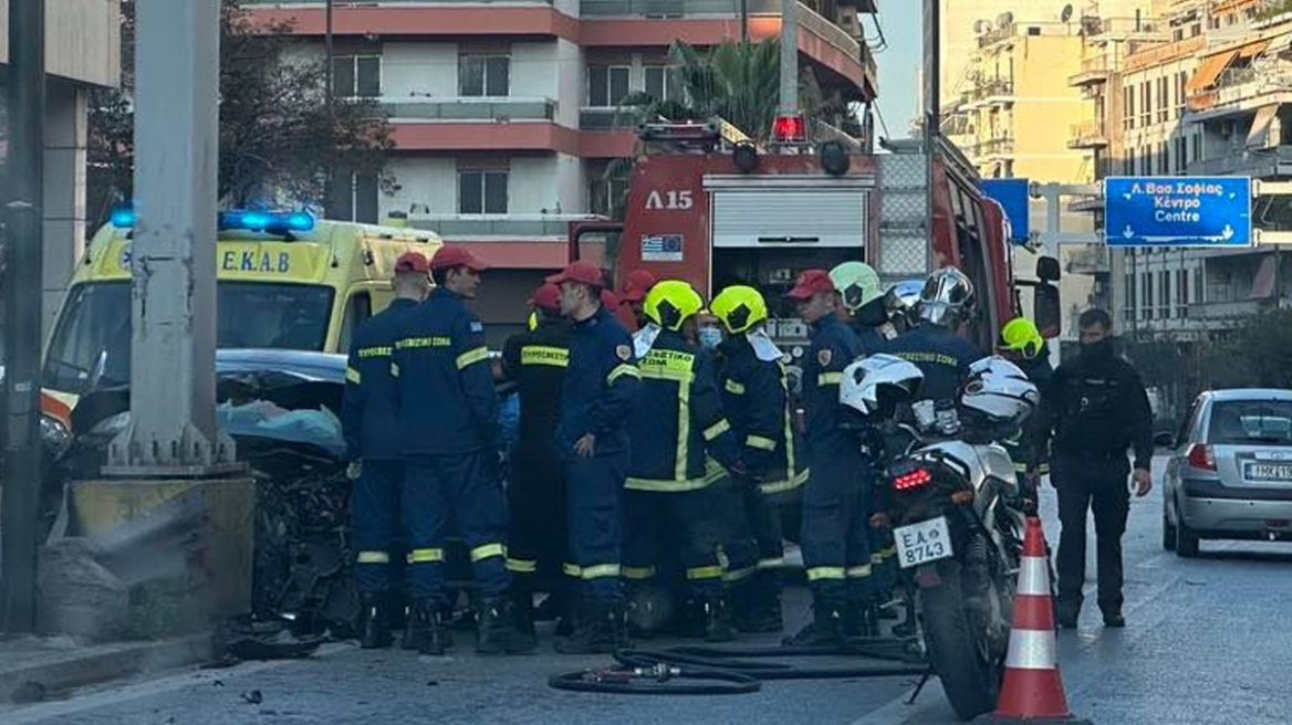 Σοβαρό τροχαίο στη Μεσογείων – Χωρίς τις αισθήσεις του ο οδηγός