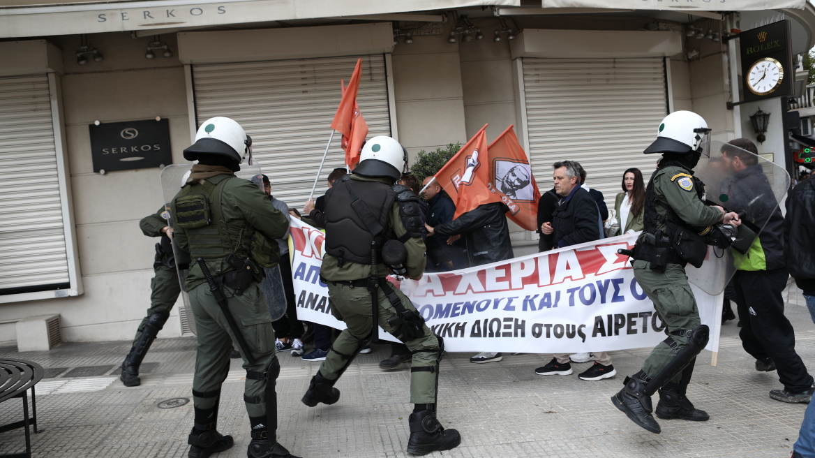 Ένταση και μικροεπεισόδια στην πορεία των εργαζομένων στους δήμους