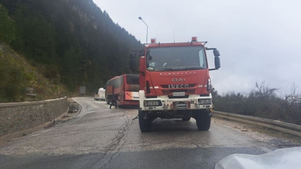 Μέτσοβο: «Μαμά πήρε φωτιά, ταράχτηκα πολύ» είπε 16χρονος που επέβαινε στο λεωφορείο