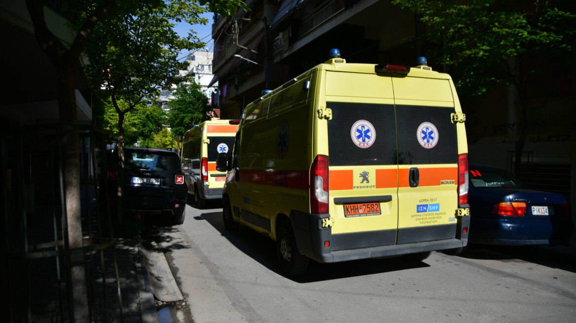 Τραγωδία στη Λάρισα - Νεκρός ηλικιωμένος που έπεσε από μπαλκόνι τρίτου ορόφου