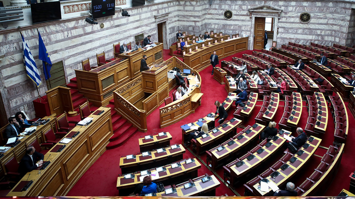 Δείτε live τη συζήτηση στην Ολομέλεια της Βουλής για το «μπλόκο» στο κόμμα Κασιδιάρη