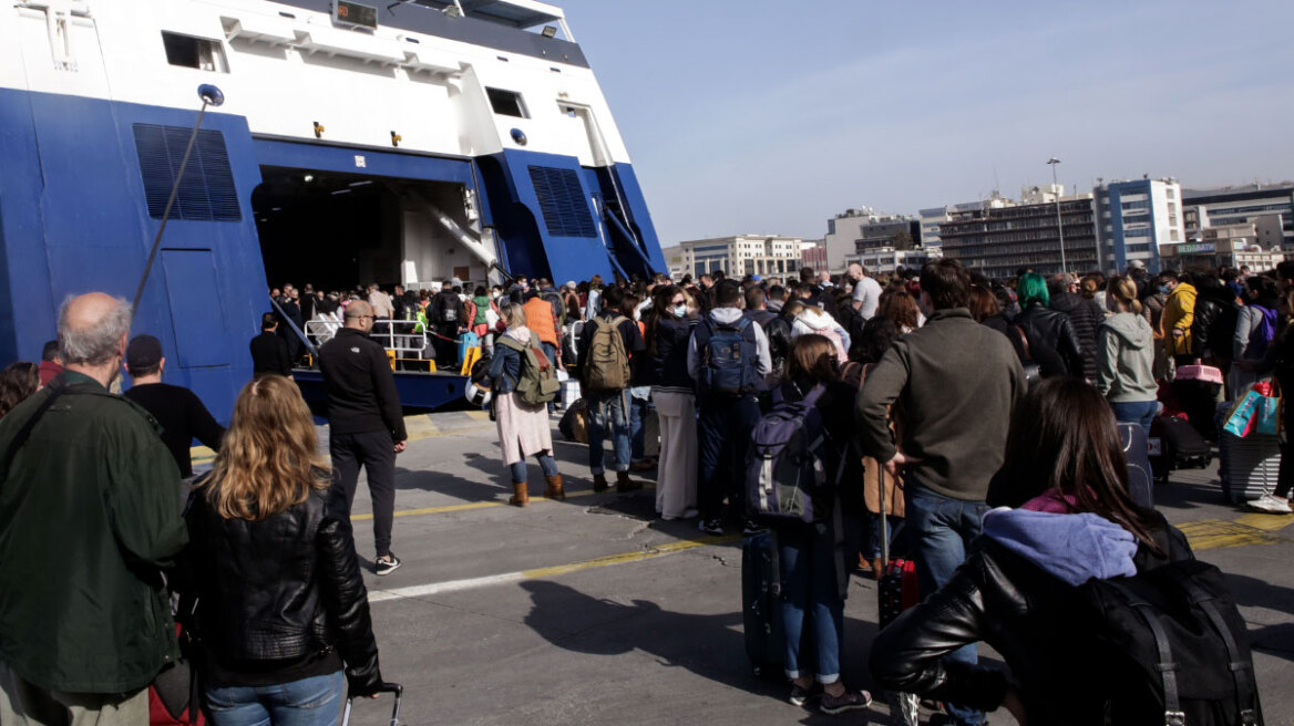 Πάσχα 2023: Ξεκίνησε η έξοδος για το Πάσχα, γεμάτα φεύγουν πλοία, ΚΤΕΛ και αεροπλάνα - Δείτε αναλυτικά τον καιρό