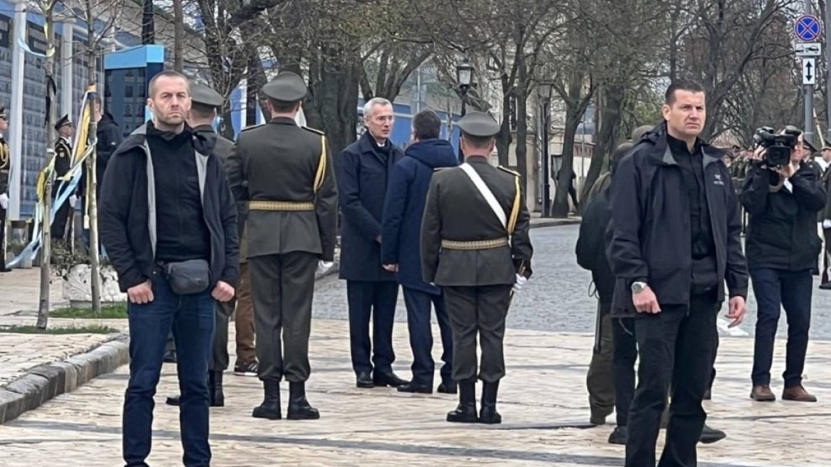 Πόλεμος στην Ουκρανία: Αιφνιδιαστική επίσκεψη Στόλτενμπεργκ στο Κίεβο