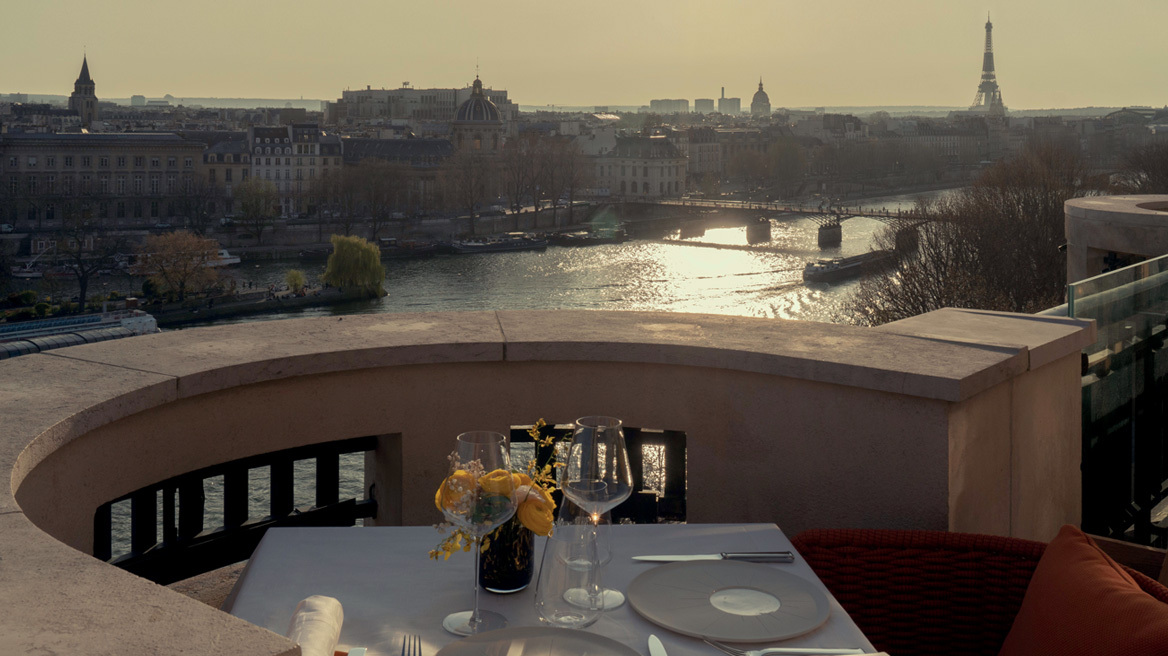 Cheval Blanc Paris: Σαμπάνια και όνειρα στο παλάτι των Αρνό στο Παρίσι