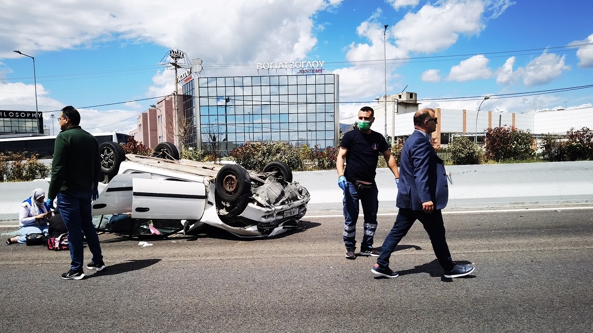 Κίνηση τώρα: Κυκλοφοριακό κομφούζιο στην Αθηνών-Λαμίας μετά από τροχαίο - Τούμπαρε ΙΧ