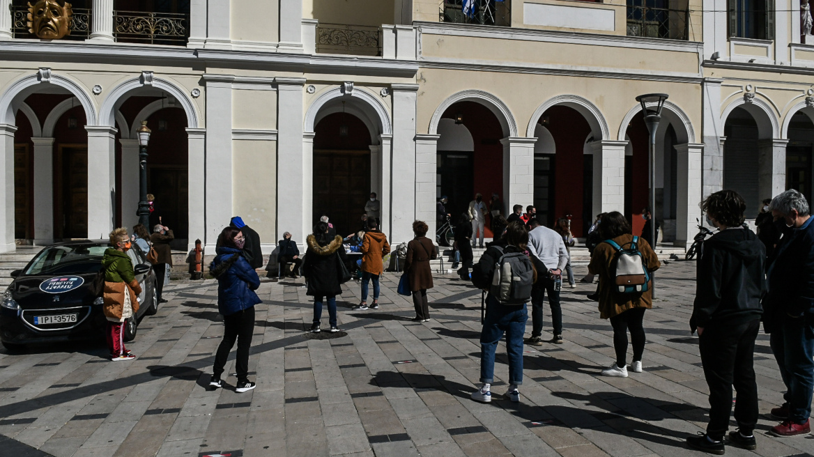 Πάτρα: Μαθητές Γυμνασίου βρήκαν πορτοφόλι με 700 ευρώ και το παρέδωσαν