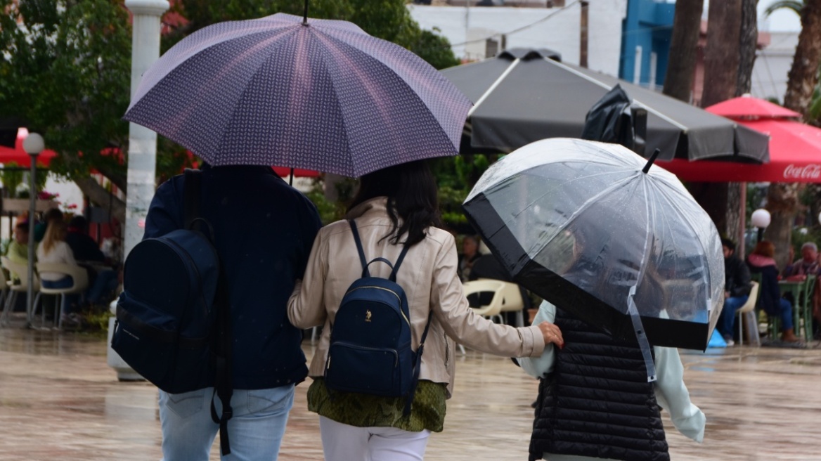 Καιρός: Συνεχίζονται οι τοπικές καταιγίδες - Πού υπάρχει κίνδυνος ξαφνικών πλημμυρών