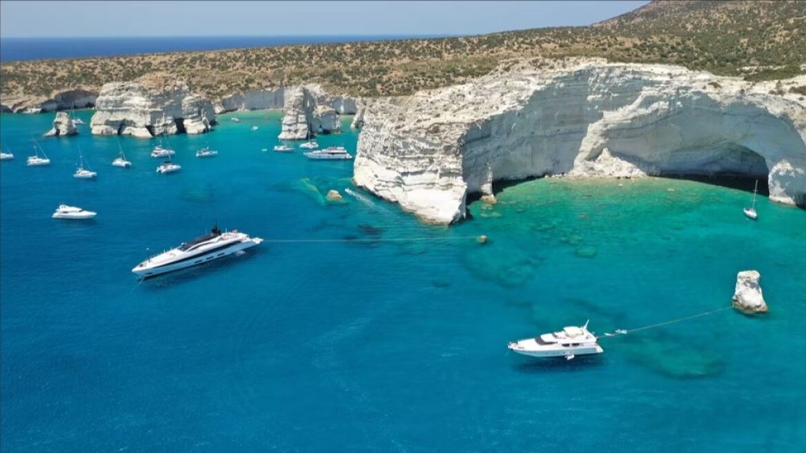 Τα διεθνή ΜΜΕ εξυμνούν Πάρο και Μήλο