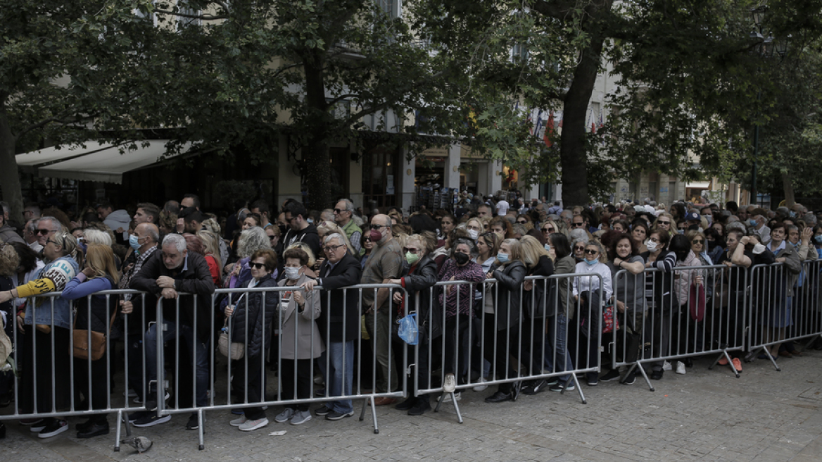 «Άξιον Εστί»: Εντυπωσιακή προσέλευση - Πάνω από 2.000 κόσμου σήμερα στην ουρά για να προσκυνήσουν