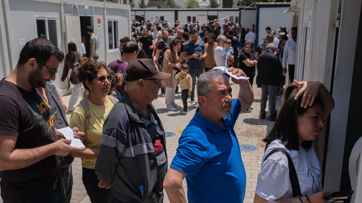 Εκλογές στην Τουρκία: Σε κοντέινερ ψήφισαν χιλιάδες σεισμόπληκτοι Τούρκοι στην πόλη Χατάι