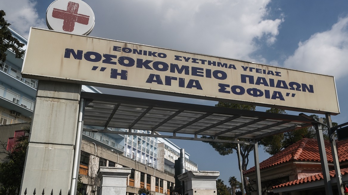 Κορινθία: Αγοράκι 1,5 ετών έπεσε από μπαλκόνι πρώτου ορόφου - Μεταφέρθηκε στο νοσοκομείο