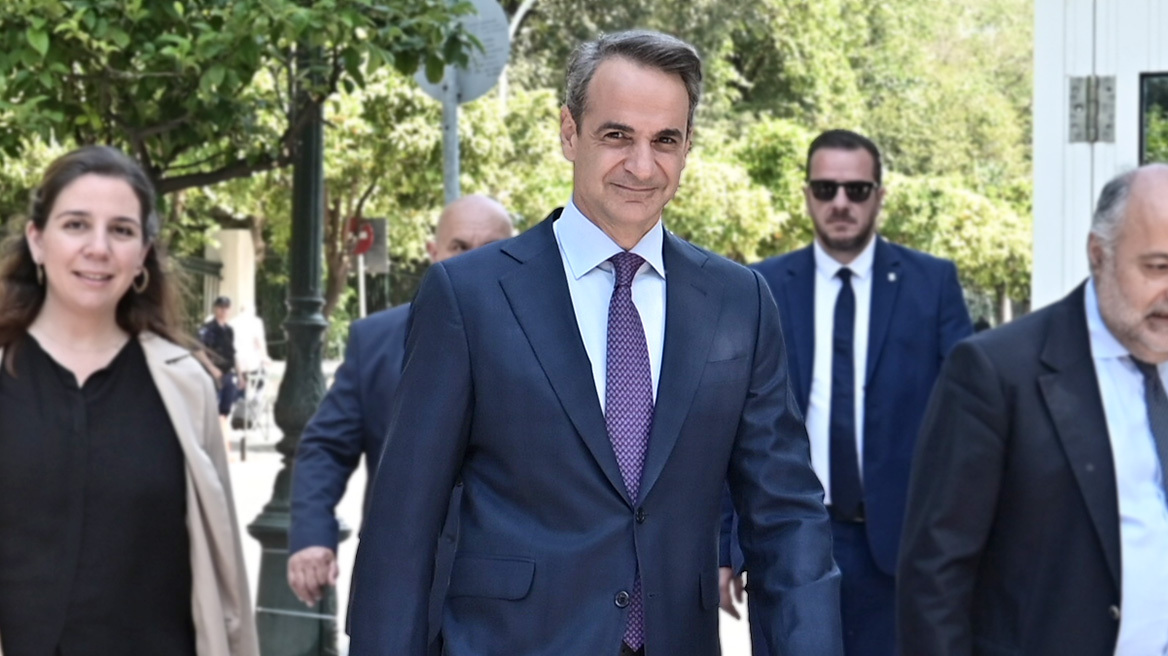 Εκλογές 2023 - Ο πρώτος πρωινός καφές Μητσοτάκη στην Πειραιώς - «Πυρετός» συσκέψεων στα γραφεία της ΝΔ