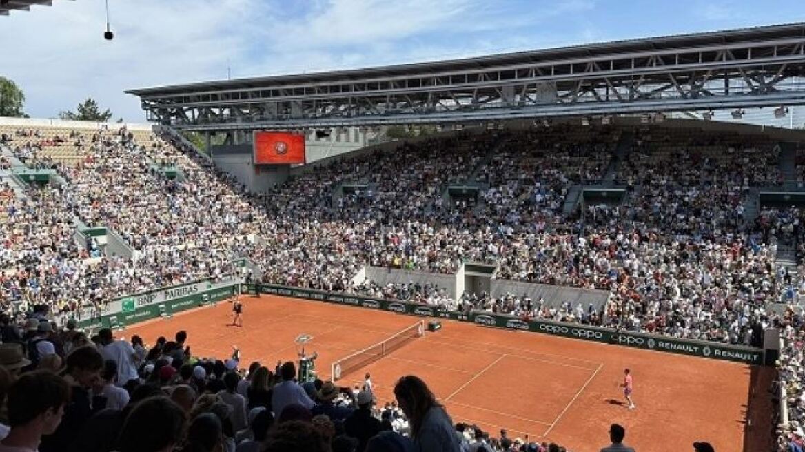 Roland Garros:  Περισσότεροι από 10.000 θεατές στην κοινή προπόνηση Τσιτσιπά - Αλκαράθ - Δείτε βίντεο και φωτογραφίες